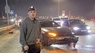 У Львові потрапив у ДТП автомобіль, до якого блогери привʼязували себе скотчем (ВІДЕО)