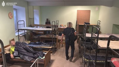 У приміщенні ТЦК на Одещині вчиняли насильницькі дії сексуального характеру щодо чоловіків - ДБР