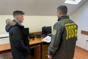 Українські чоловіки намагаються виїхати за кордон за 2000 доларів