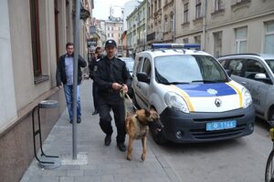 Слідчі повідомили про підозру киянці, яка на день народження "замінувала" вулицю у Львові