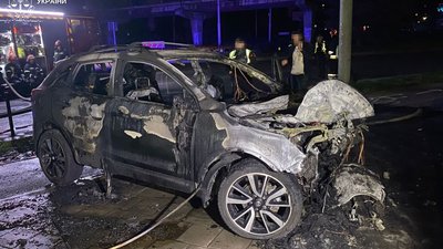 У Львові п'яний водій в'їхав у бетонну стіну