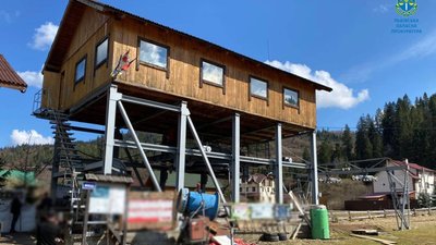 Випала з висоти понад 7 метрів: на Львівщині судитимуть директора туристичного товариства через травмування туристки на канатній дорозі