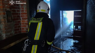 На Львівщині вогнеборці ліквідували пожежу в будівлі