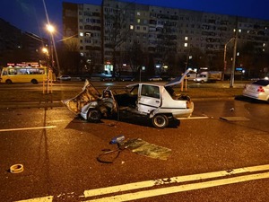 На Сихові, внаслідок ДТП, автомобіль розсипався на деталі: постраждали люди (фото)