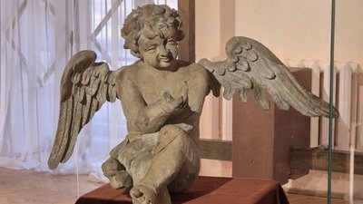 В Олеському замку діє виставка «Там, де починається небо. Образ ангела в скульптурі та живописі зі збірки ЛНГМ»