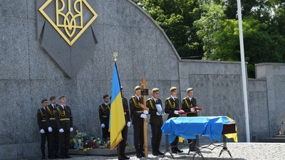 Сьогодні у Львові попрощалися з прикордонником Ігорем Дашком, який підірвав себе гранатою, щоб зупинити росіян у Маріуполі (ФОТО)