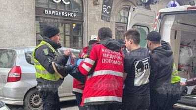 У Львові хлопець вдарив ножем чоловіка, який заступився за жінку (ФОТО)