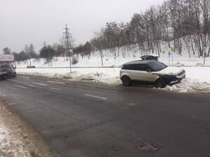 У Львові у ДТП потрапив елітний кросовер (фото, відео)