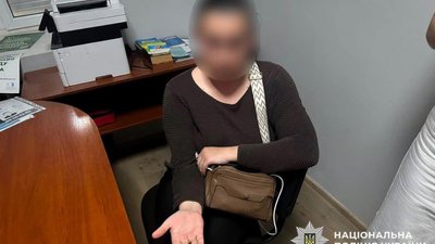 На Хмельниччині медсестра вкрала сережки у непритомної пацієнтки