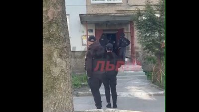 У Львові чоловік стріляв у себе вдома, - поліція