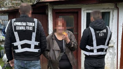 На Львівщині засуджено жінку, яка продавала PVP з вікна будинку