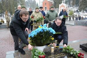 У Львові на Личаківському кладовищі вшанували пам’ять учасників бою під Крутами