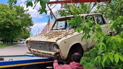 У Львові з вулиць вже прибрали понад 90 покинутих авто
