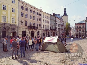 "Садовий, дай вижити": на площі Ринок мітингують підприємці (фото)