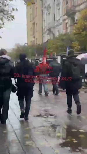 Відео: Telegram-канали. Момент затримання жінки в Івано-Франківську.