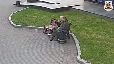 У Луцьку дівчина влаштувала стрілянину на площі міста